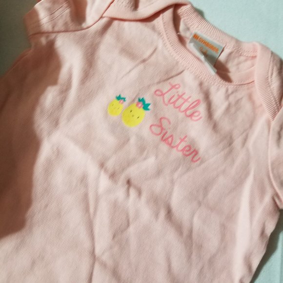 Gymboree Newborn Essentials NWT Outlet Blanket, 0-3 month bodysuit, bloomer, bib - Picture 5 of 6